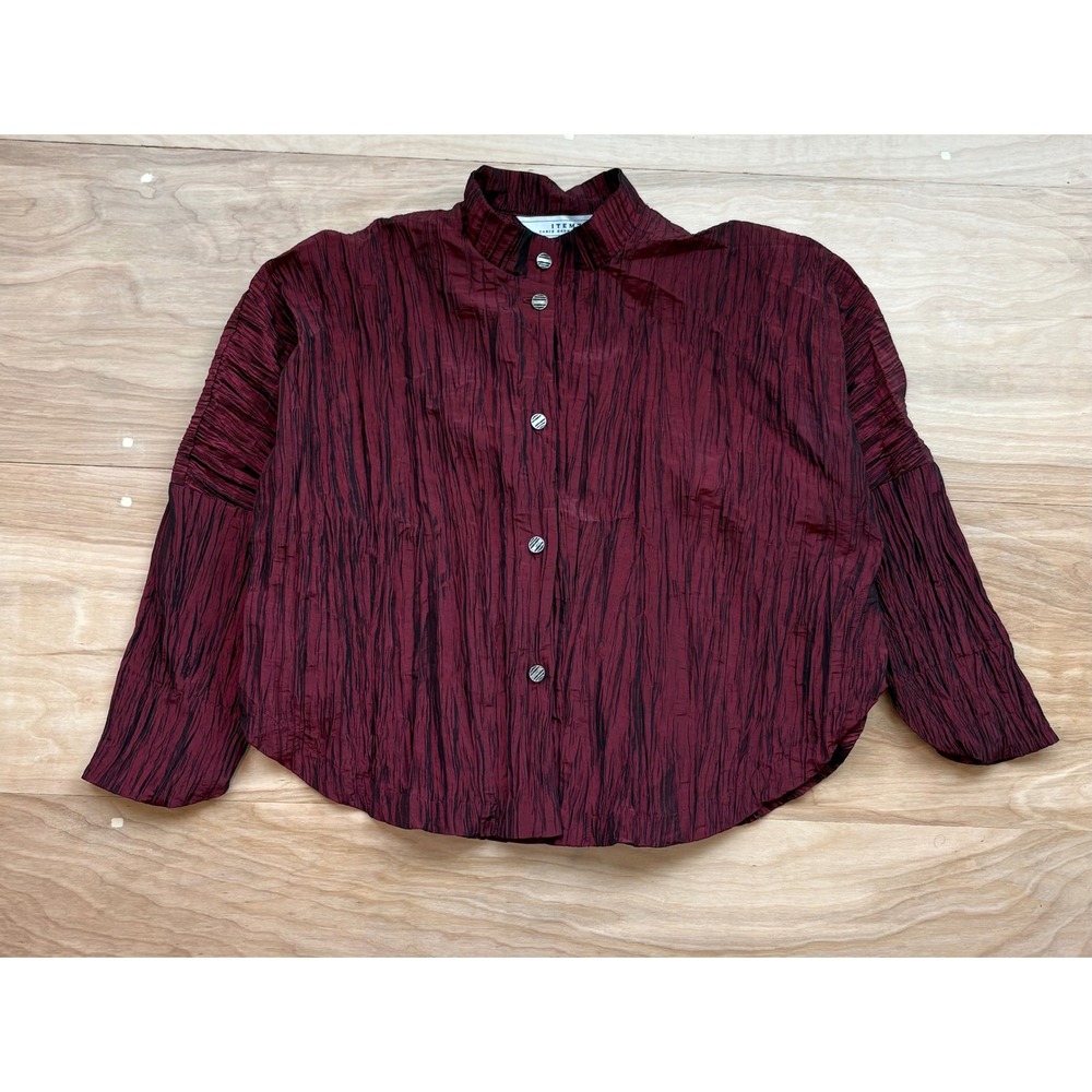 Itemz Chris Baumgartner Burgundy Crinkle Mock‎ Neck Button Up Blouse OSFM USA